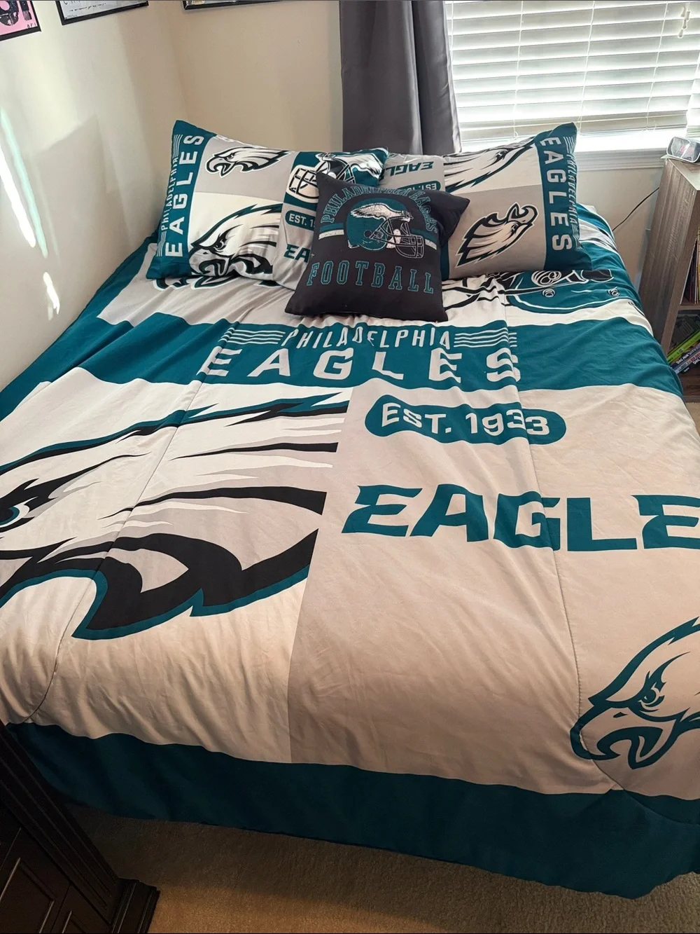 Philadelphia Eagles Teal and White Comforter Set - Team Bedding - Queen Size
